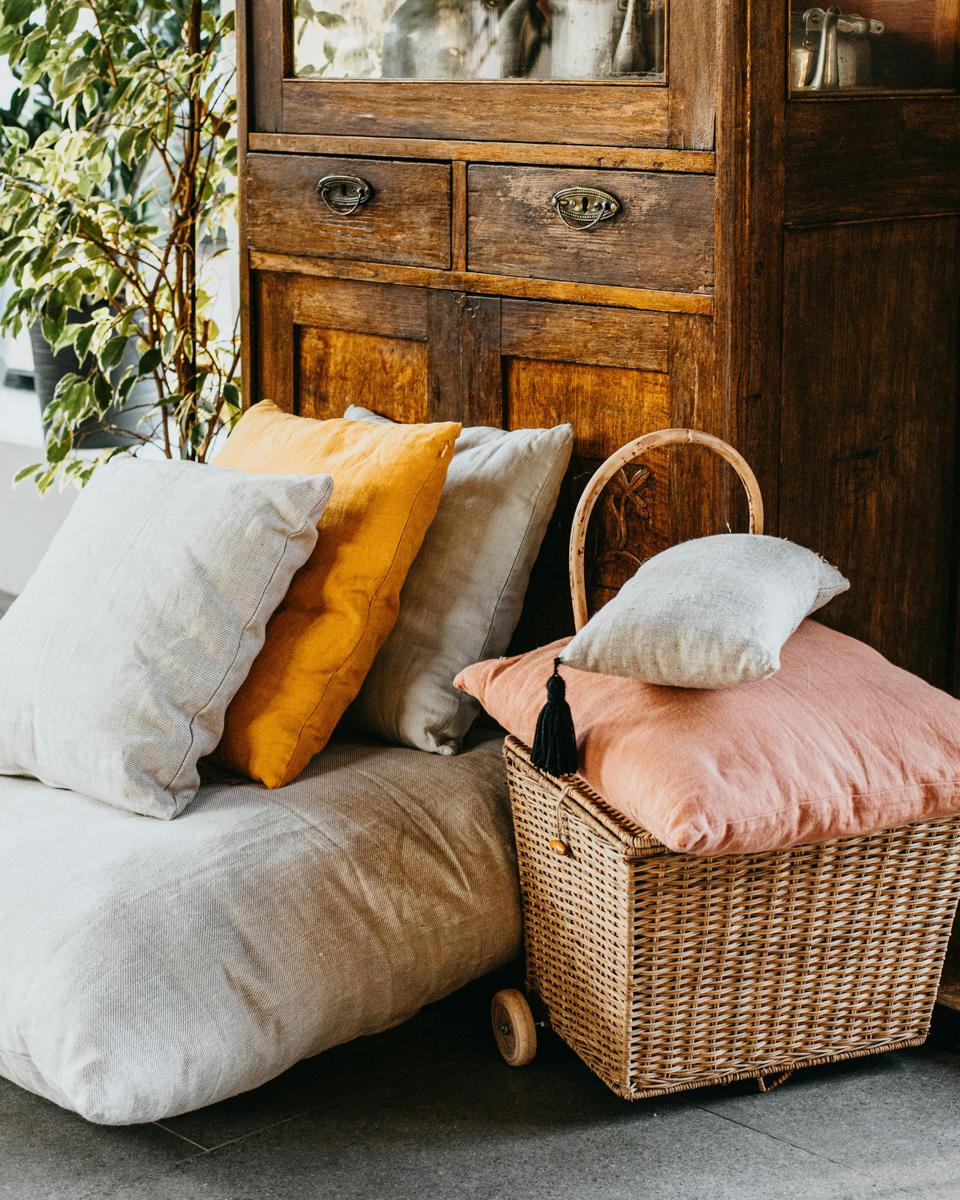 Jakie dodatki pasują do wnętrza w stylu boho? Przewodnik po inspiracjach i akcesoriach