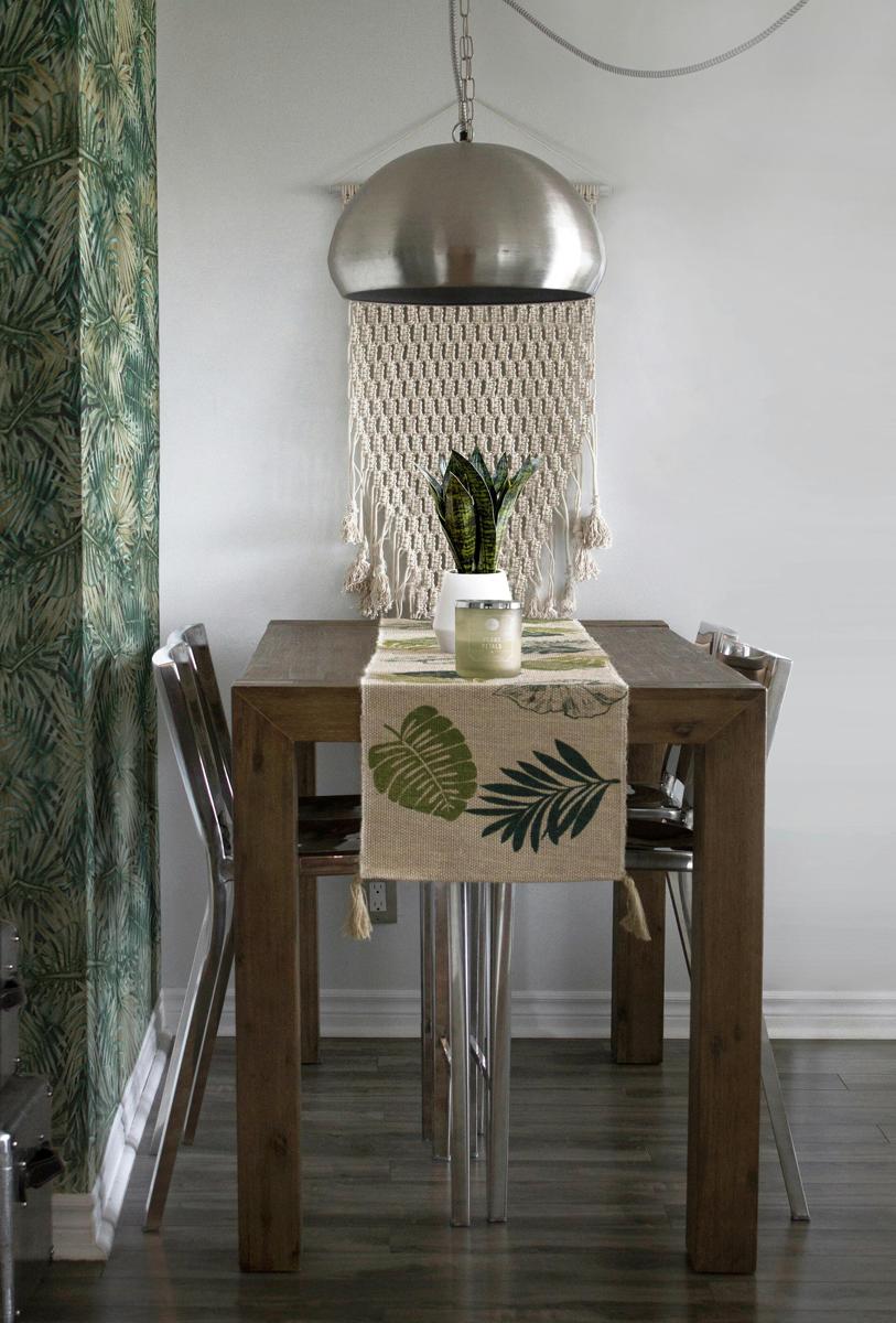 dining table-fa6a2658631c492996f1b00e85a7a387.jpg dining table